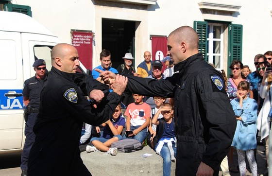 Hrvatska − POLICIJA ZAPOŠLJAVA Budućnost vam nije neizvjesna, čeka vas osiguran posao